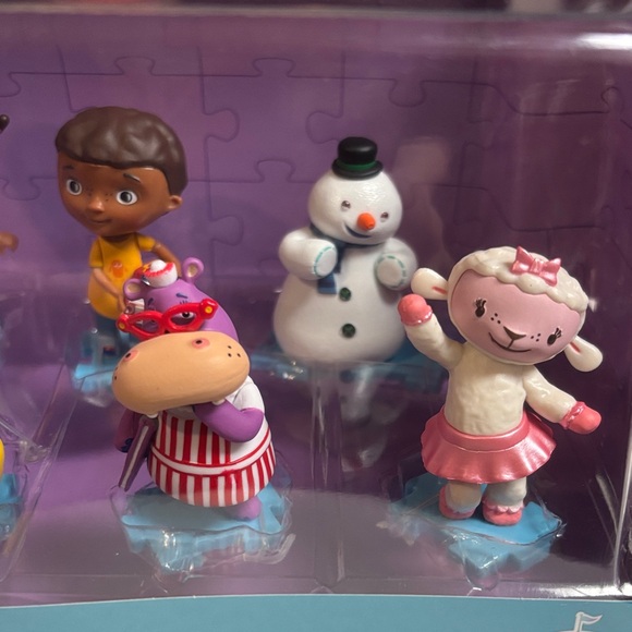 Disney Doc McStuffins Toy Hospital Figurine Set - Picture 3 of 5